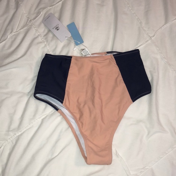 Bikini - Picture 3 of 3